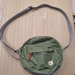 Ori London Green Crossbody Bag with Durable Fabric and Casual Style